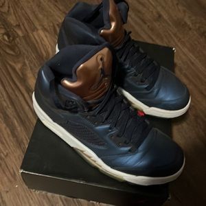 Jordan 5 sz. 10. Bronze/Navy. Fair Condition.